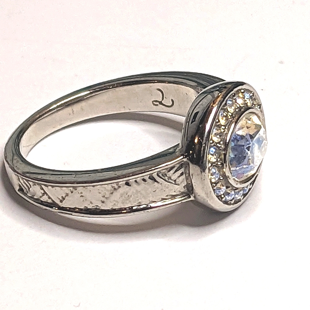 Size 9 Etched Silvertone Oval Halo Ring with Clear CZ‎ Center Stone